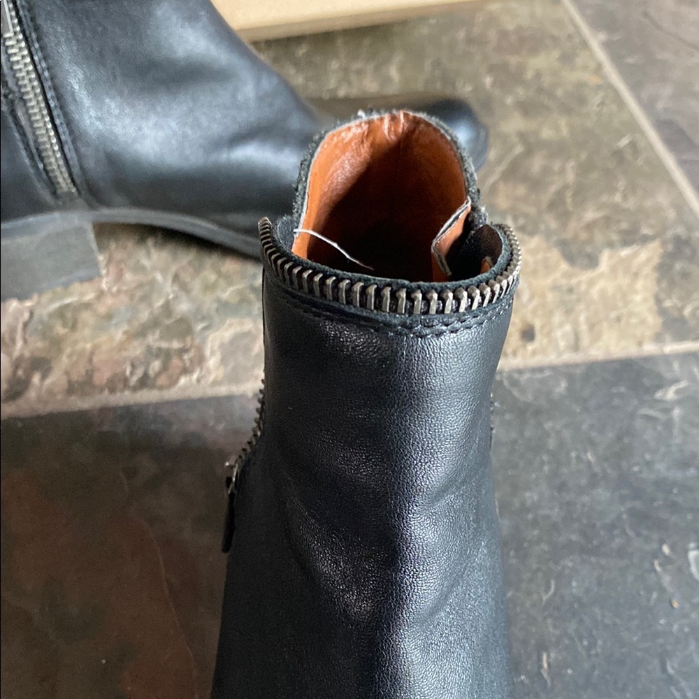 Lucky Brand Black Ankle Booties Sleek Design - Picture 6 of 12